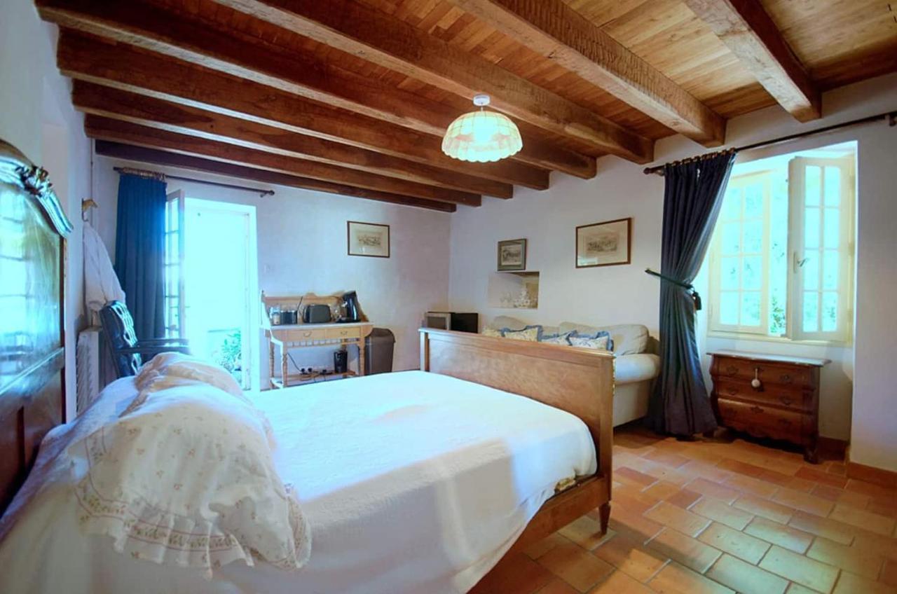 Bed and Breakfast Les Grozilles Feuillade Экстерьер фото